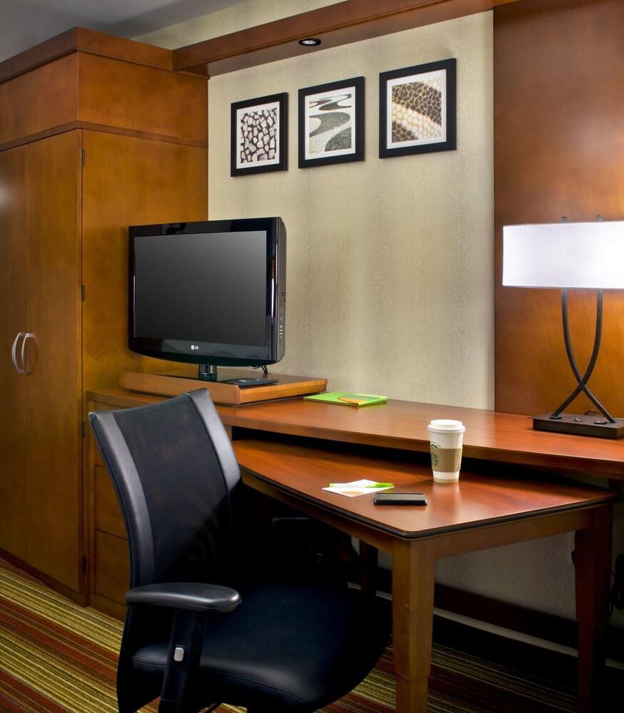 Courtyard By Marriott Washington, D.C./Foggy Bottom Hotel Exterior photo