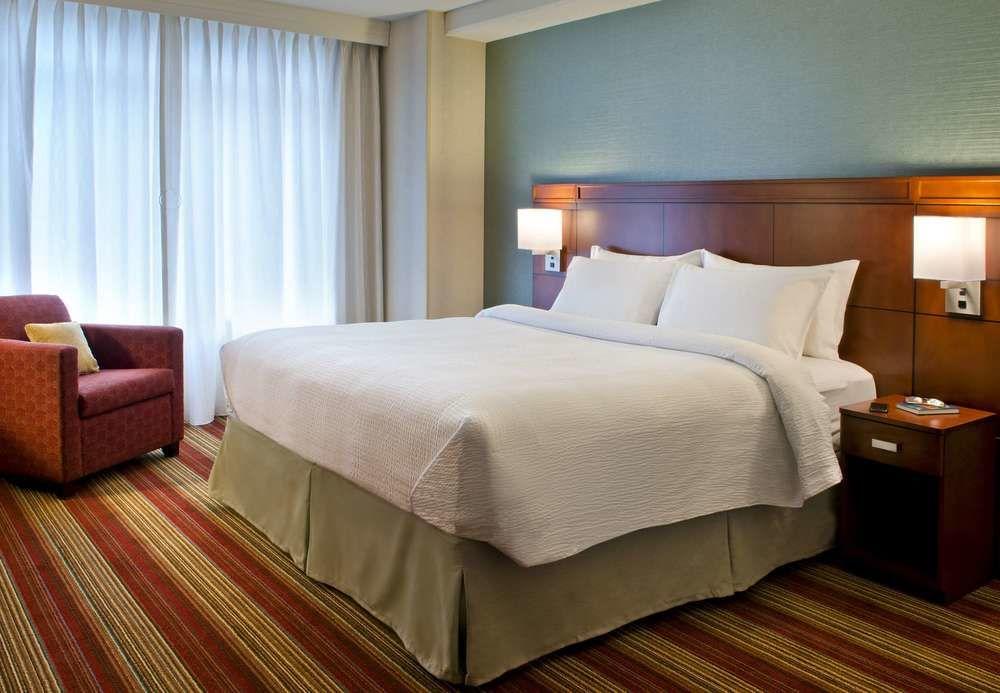 Courtyard By Marriott Washington, D.C./Foggy Bottom Hotel Exterior photo
