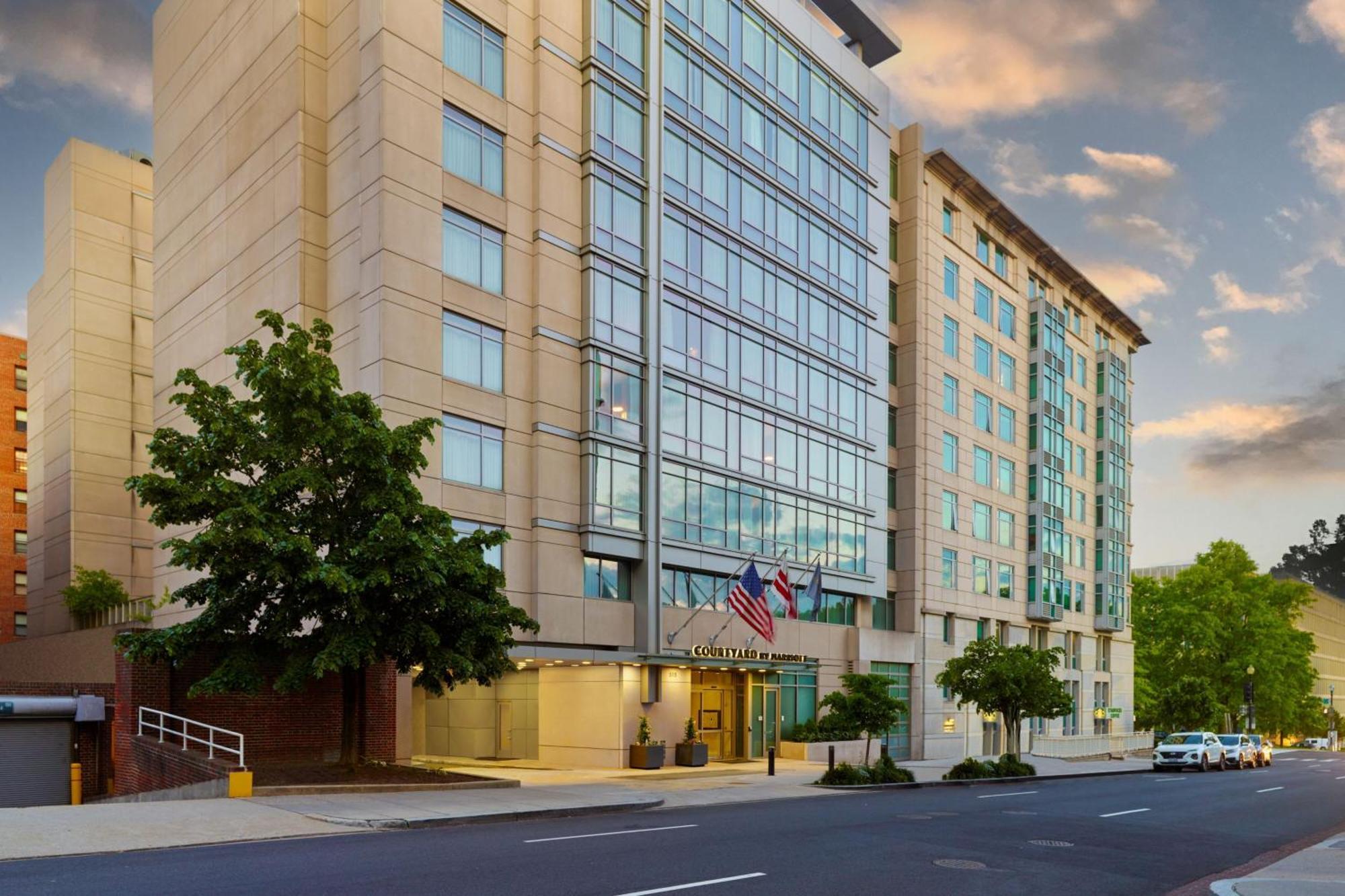 Courtyard By Marriott Washington, D.C./Foggy Bottom Hotel Exterior photo