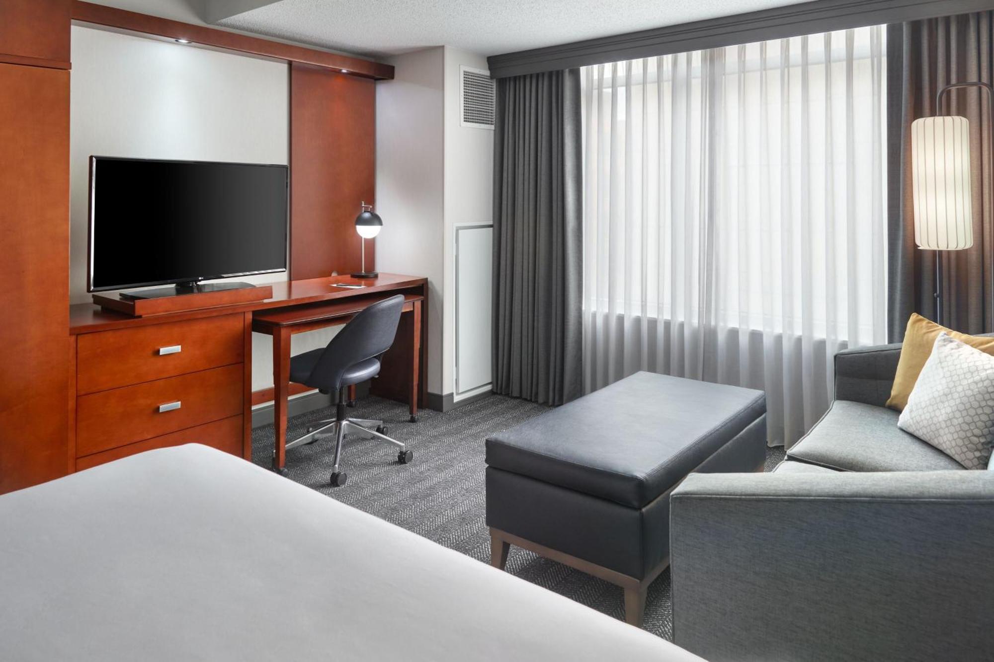 Courtyard By Marriott Washington, D.C./Foggy Bottom Hotel Exterior photo