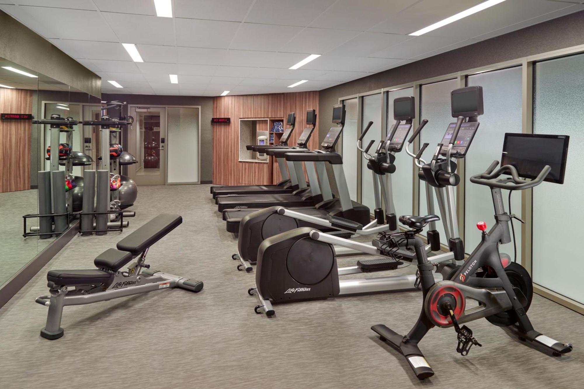 Courtyard By Marriott Washington, D.C./Foggy Bottom Hotel Exterior photo