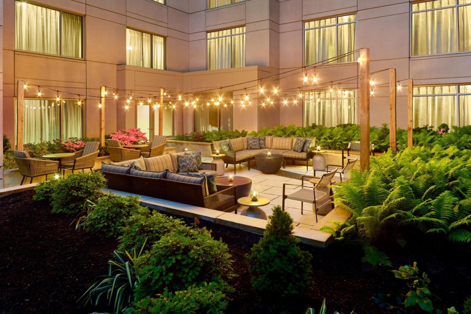 Courtyard By Marriott Washington, D.C./Foggy Bottom Hotel Exterior photo