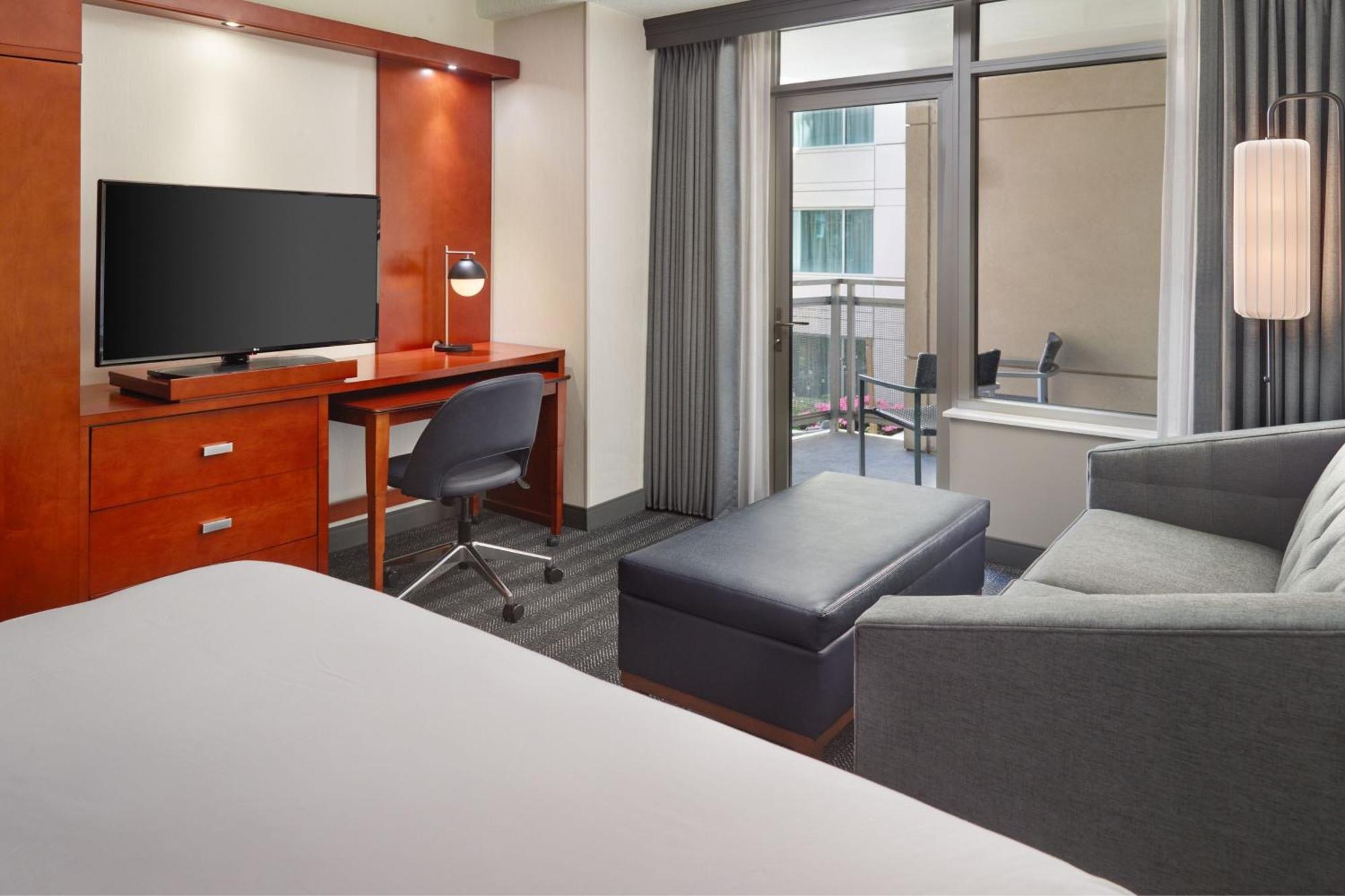 Courtyard By Marriott Washington, D.C./Foggy Bottom Hotel Exterior photo