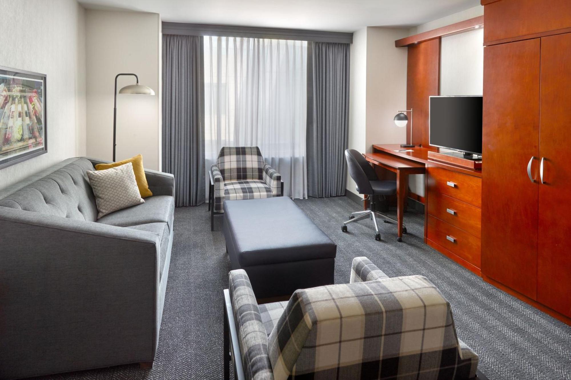 Courtyard By Marriott Washington, D.C./Foggy Bottom Hotel Exterior photo