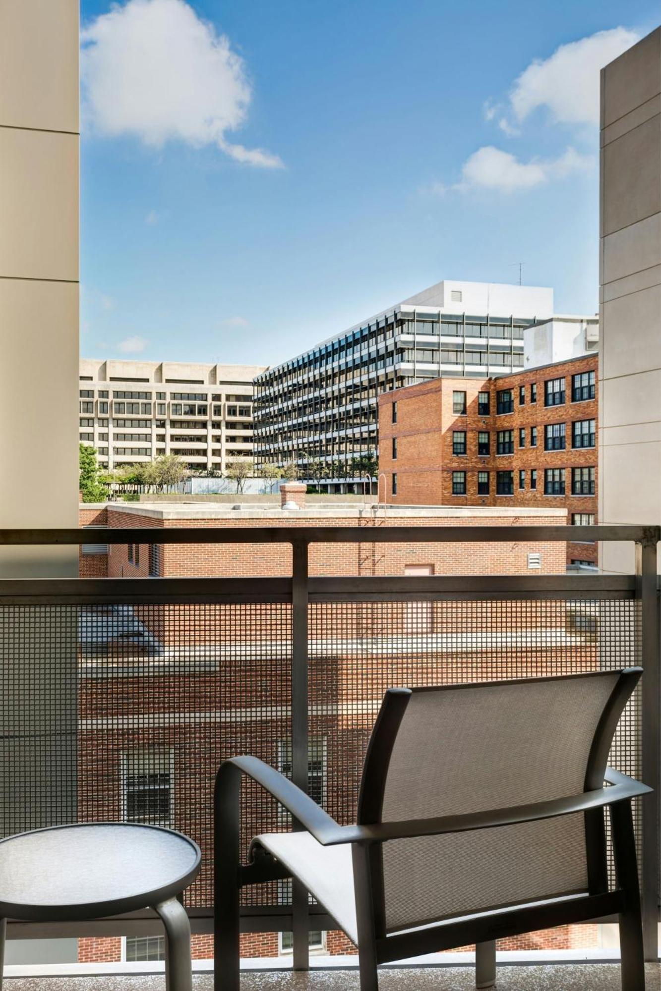 Courtyard By Marriott Washington, D.C./Foggy Bottom Hotel Exterior photo
