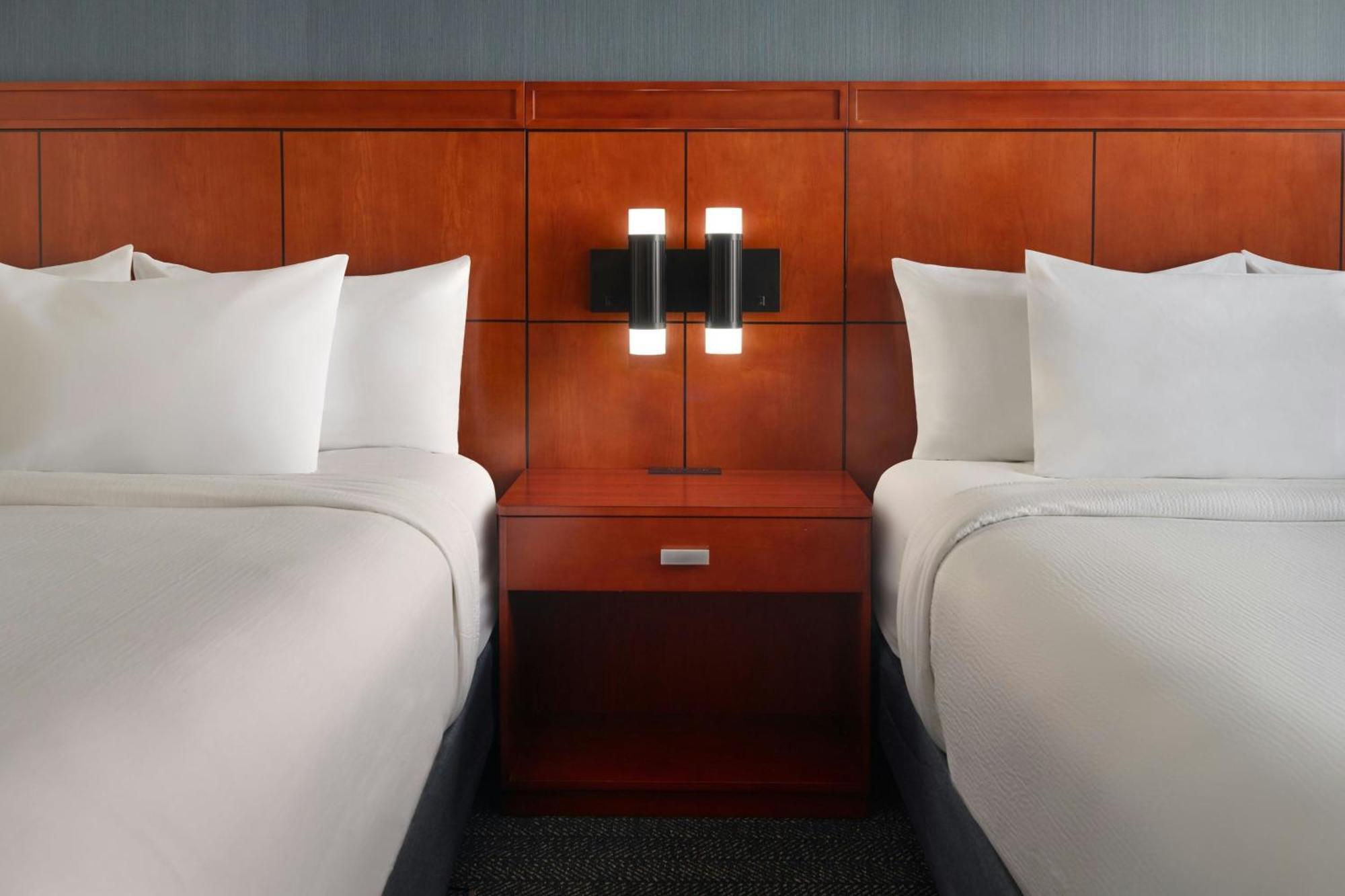Courtyard By Marriott Washington, D.C./Foggy Bottom Hotel Exterior photo