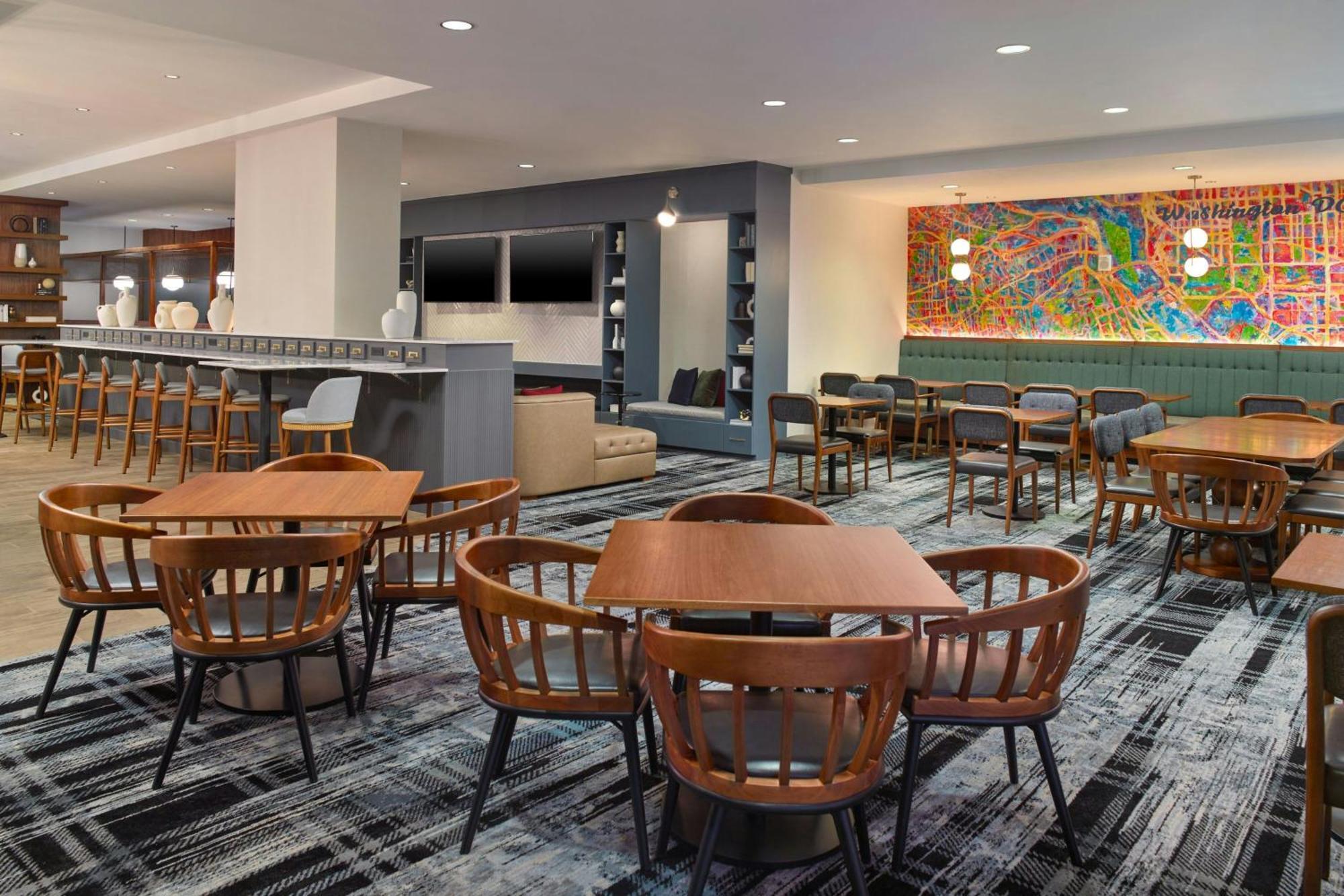 Courtyard By Marriott Washington, D.C./Foggy Bottom Hotel Exterior photo