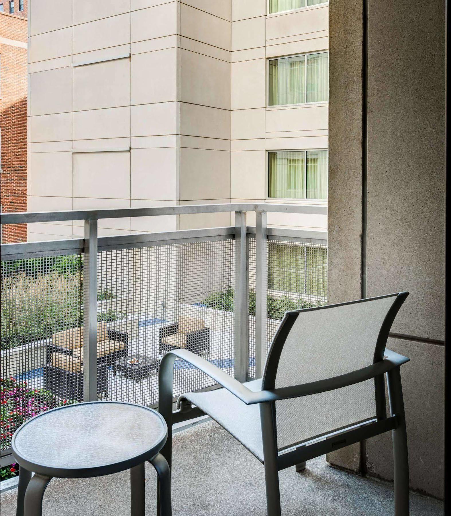 Courtyard By Marriott Washington, D.C./Foggy Bottom Hotel Exterior photo