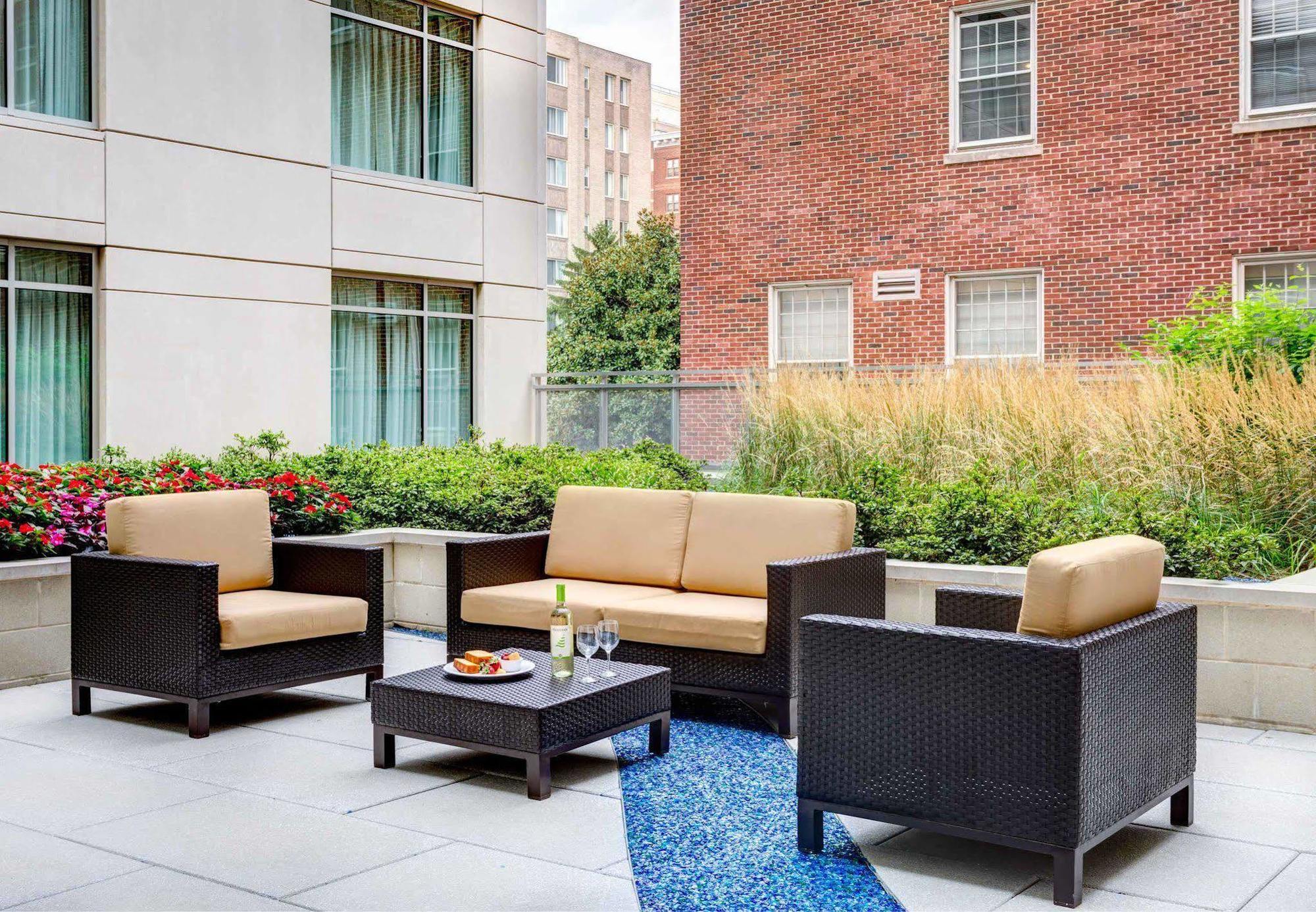Courtyard By Marriott Washington, D.C./Foggy Bottom Hotel Exterior photo